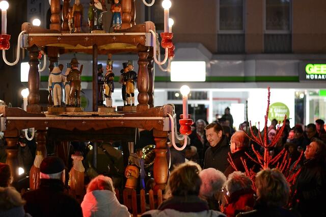 Anschieben der Pyramide in Solingen